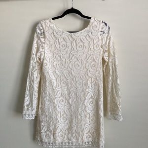 Short Lace dress with scoop back